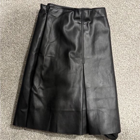 NWOT Abercrombie Black Faux Leather Pleated Mini Skort (Lined w/ Shorts) - Picture 7 of 8